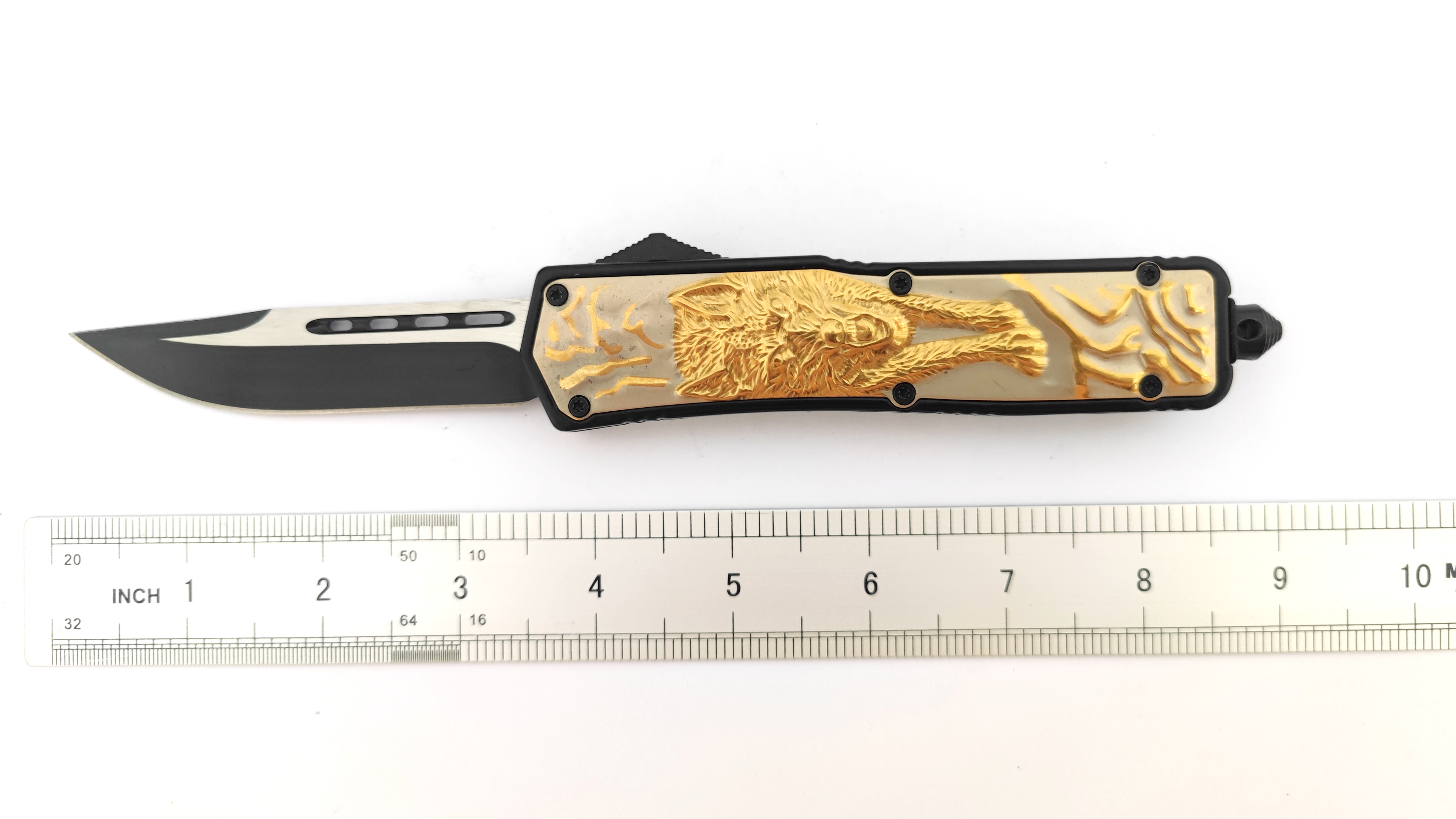Otf New 3D Pattern Engraved Zinc Alloy Handle Tactical Wolf Combat Automatic Knife