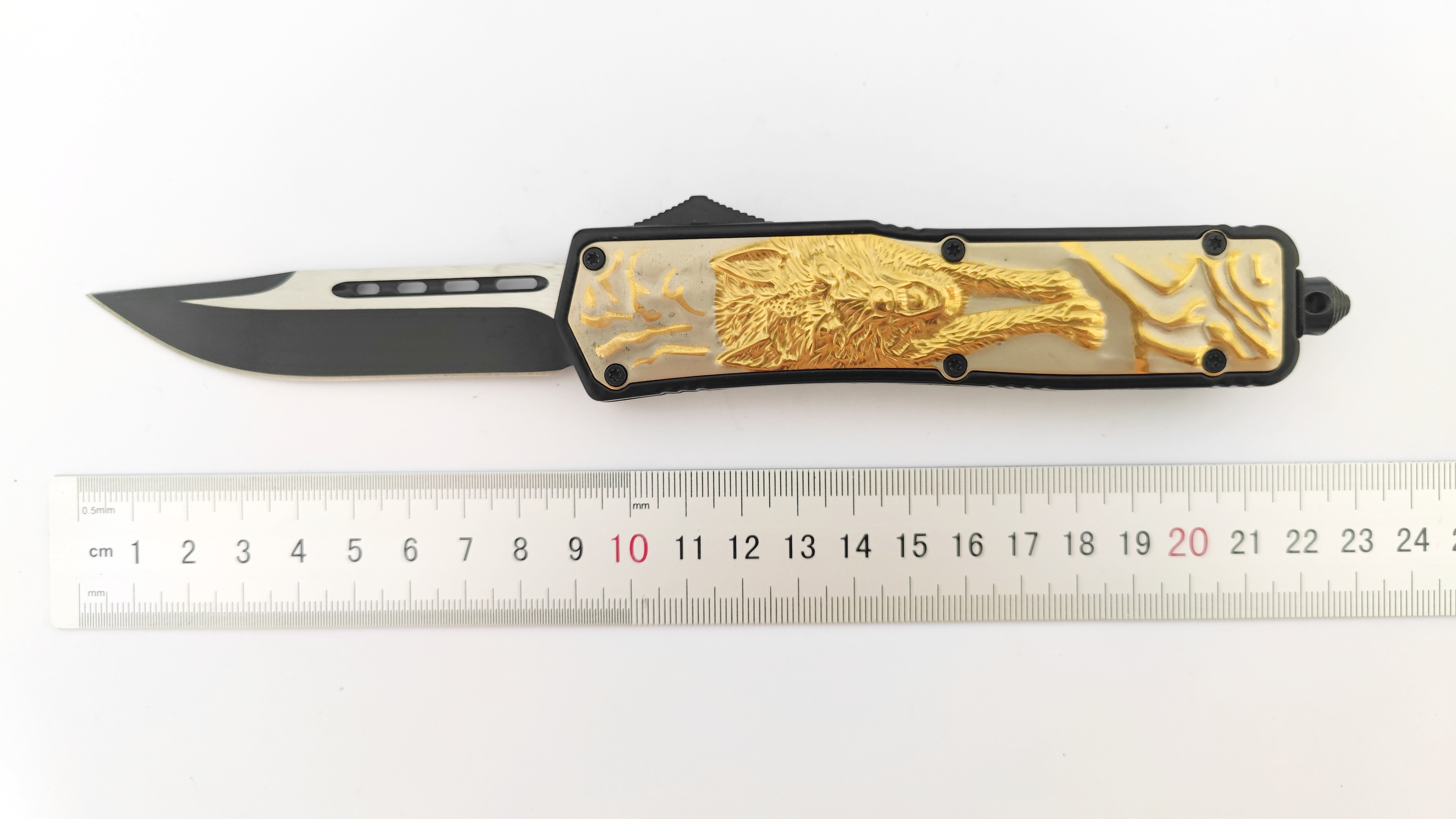 Otf New 3D Pattern Engraved Zinc Alloy Handle Tactical Wolf Combat Automatic Knife