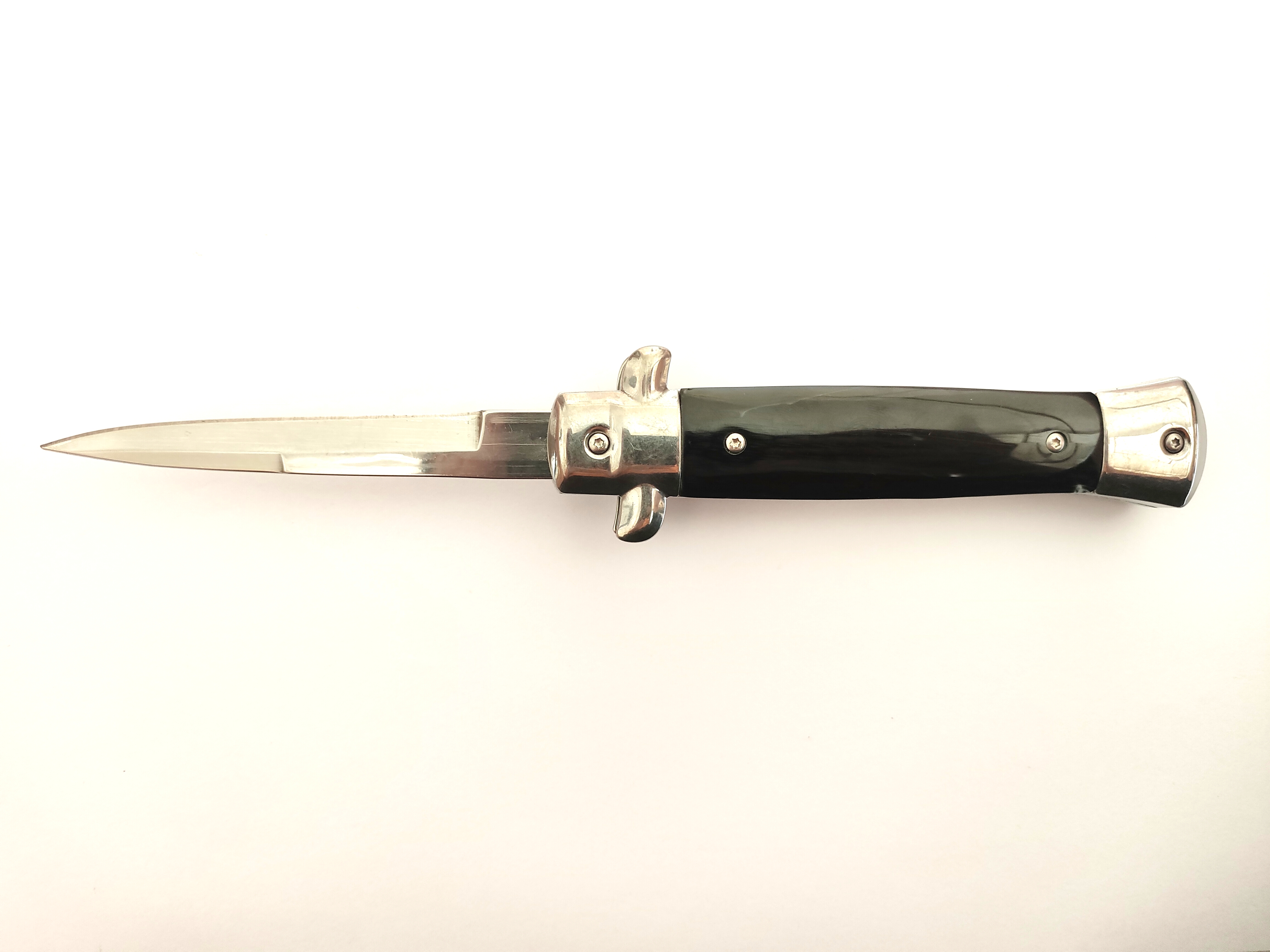 Italian Stiletto Collection And Display W/O Clip Out The Front OTF Automatic Knife