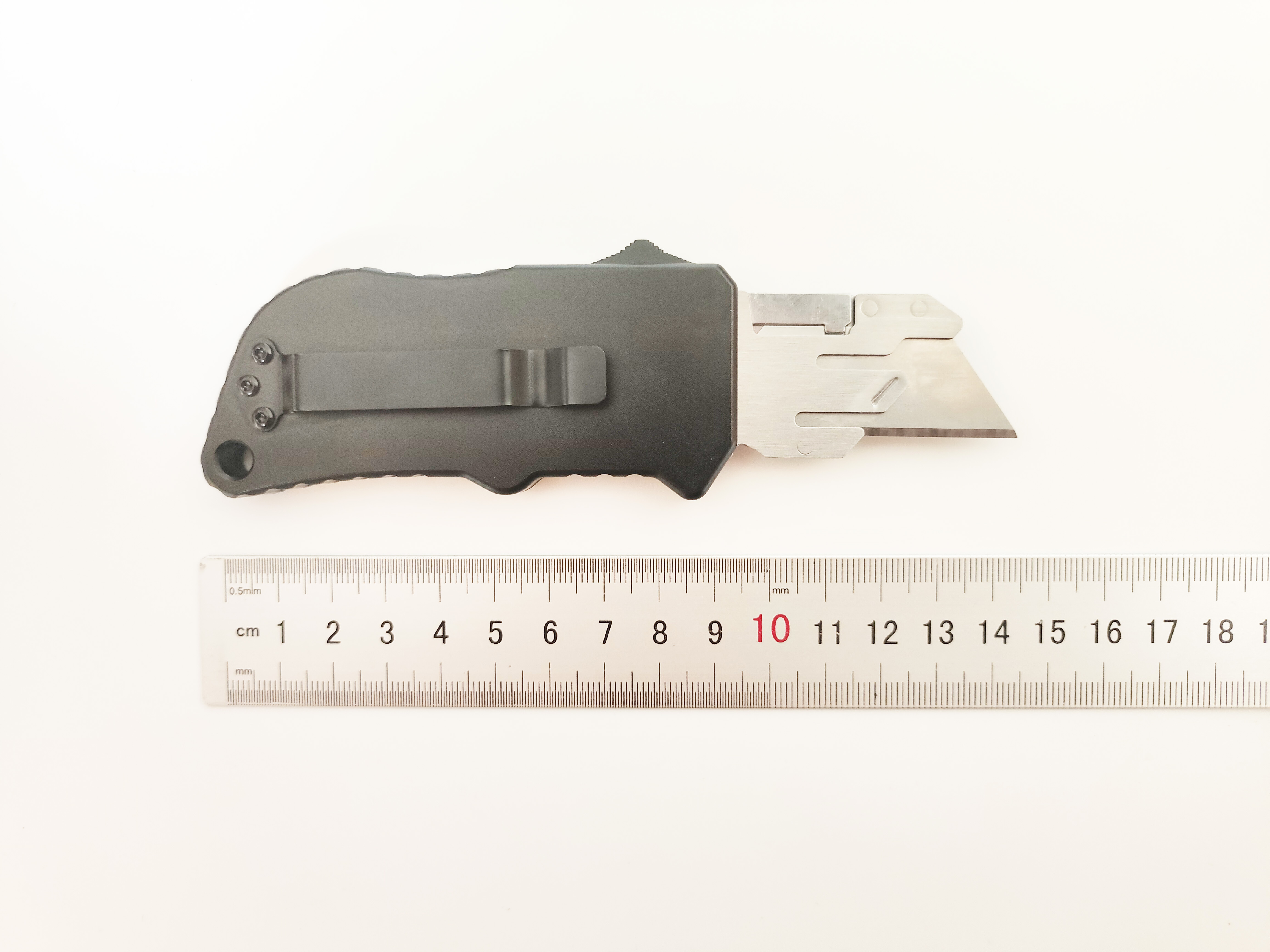 Heavy Duty OTF Utility Knife Manufacturer | Retractable Sliding Box Cutter for Wholesale