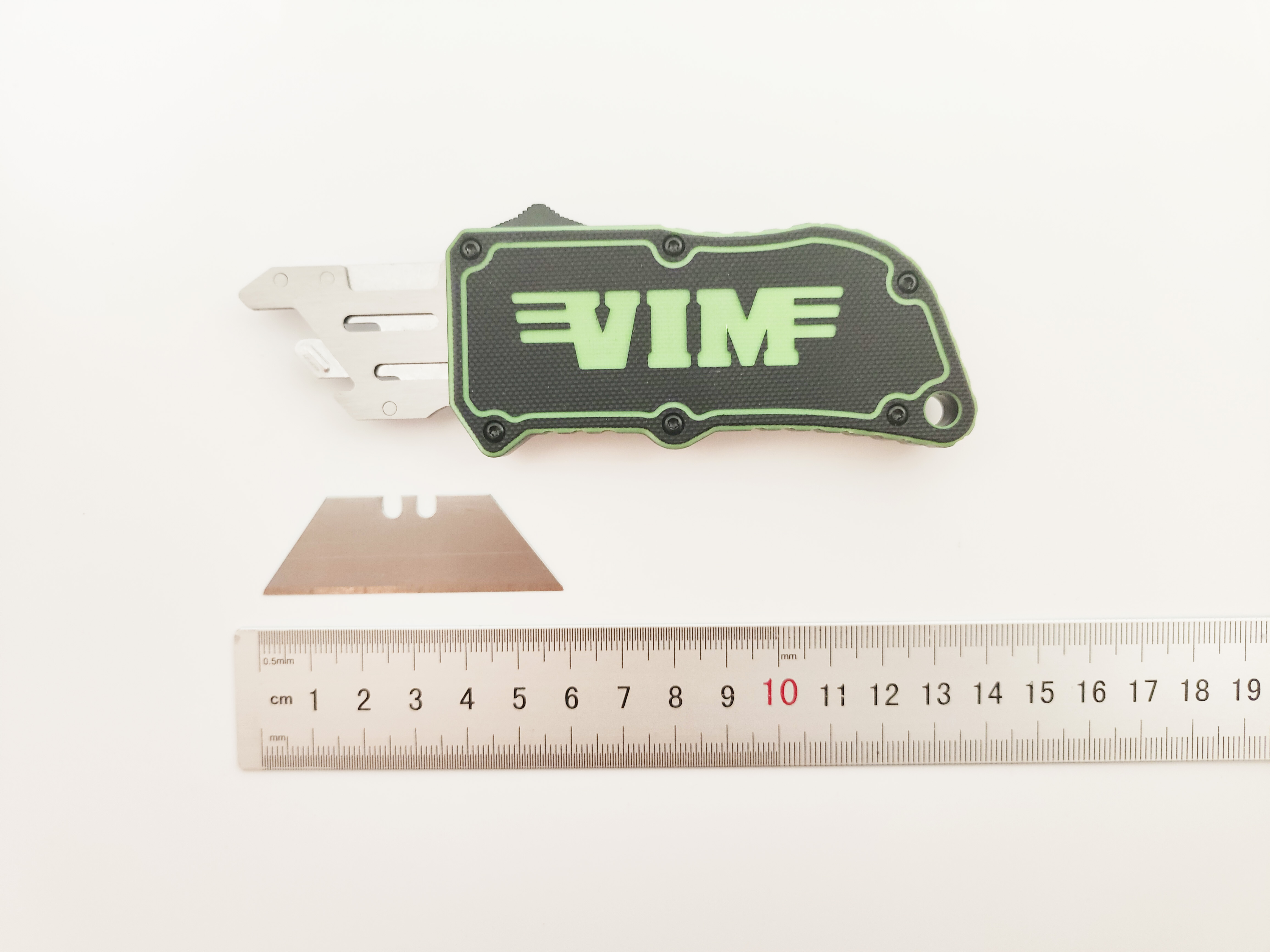 Heavy Duty OTF Utility Knife Manufacturer | Retractable Sliding Box Cutter for Wholesale