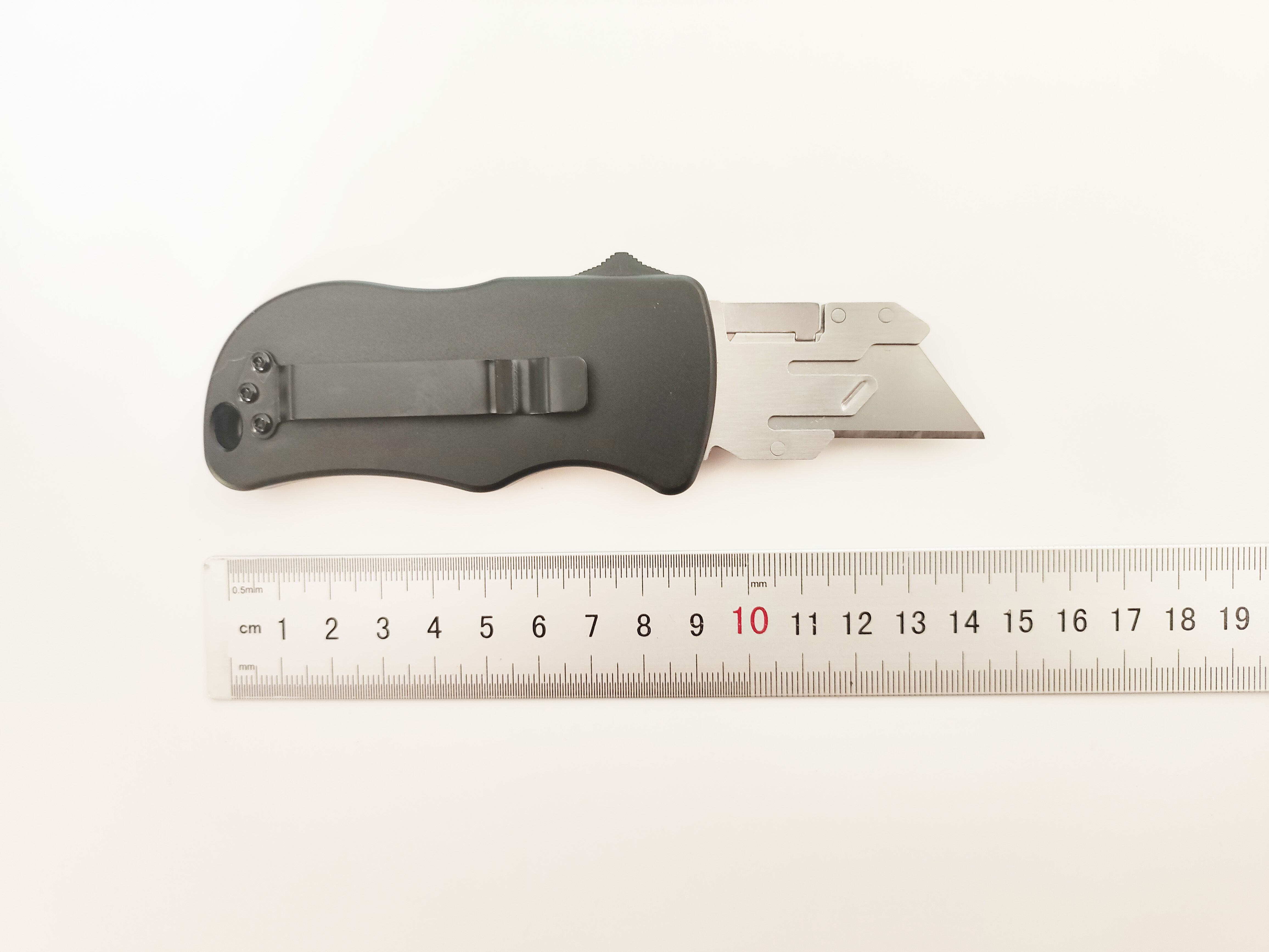 Auto Retractable OTF Safety Utility Knife Bulk Supplier with Replacement Blades